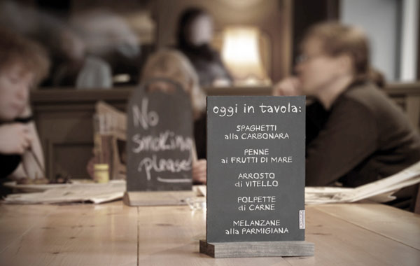 Tafel aus MDF mit Holzsockel