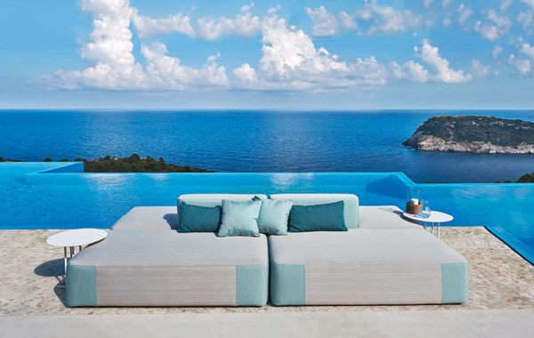 Bequeme Aussenliegen aus wetterfestem Material, passen sich nahtlos in Ihren Garten und Ihre Terrasse ein