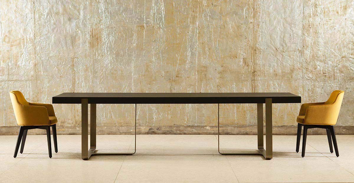 Elegante Kombination grosser Esstisch und Stühle